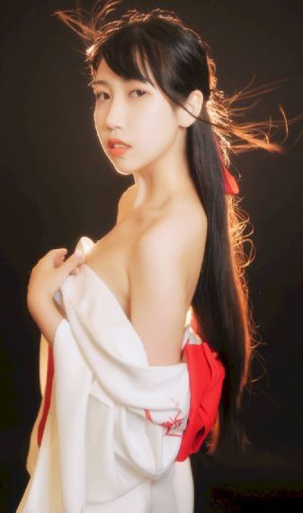 真人巨大房乳挤奶_全集无删减版高清免费观看