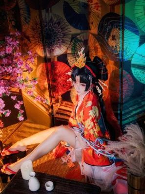 欧美明星穿皮草时尚街拍_BD韩语高清在线